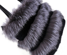 Load image into Gallery viewer, 2022 New Women&#39;s Fashion Fox Fur Handbag Fluffy Messenger Bag Ladies Winter Shoulder Bag Large Capacity Tote 8813