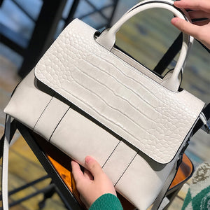 Lady Large Capacity Messenger Bag Leather Handbag Embossing Printed Shoulder Bags Women Tote 4364