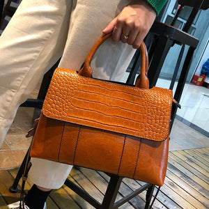 Lady Large Capacity Messenger Bag Leather Handbag Embossing Printed Shoulder Bags Women Tote 4364