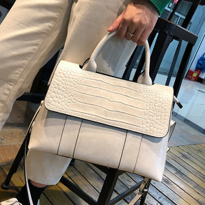Lady Large Capacity Messenger Bag Leather Handbag Embossing Printed Shoulder Bags Women Tote 4364